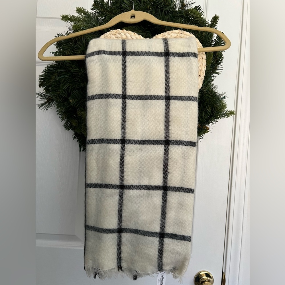 Old Navy wrap/scarf new with tags - Picture 8 of 8